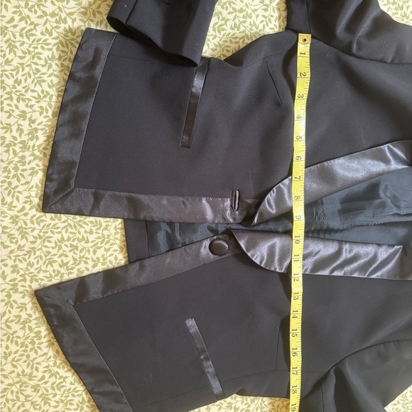 Alain Manoukian Black Tailored Blazer with Classic satin Lapels, size 8/40. - Picture 13 of 14